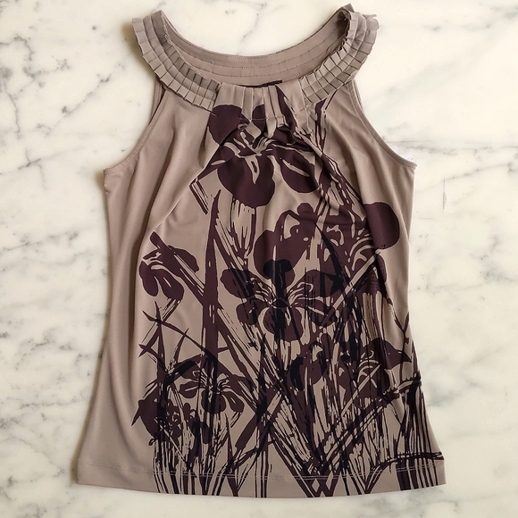 NWT. The Limited Stretch Sleeveless Floral Blouse with neckline design. - Picture 3 of 4